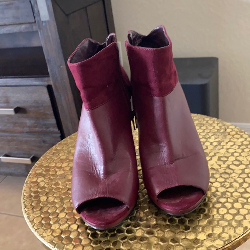 Comfortable Burgundy Nine West Bootie